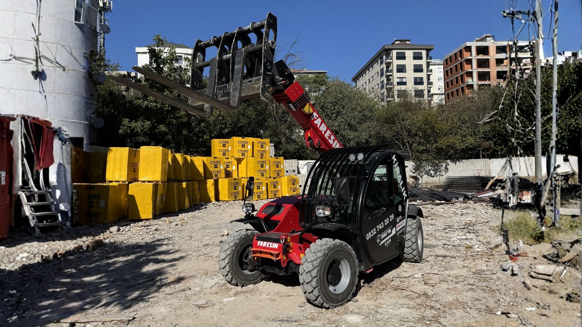 Forklift ile kamyon yükleme