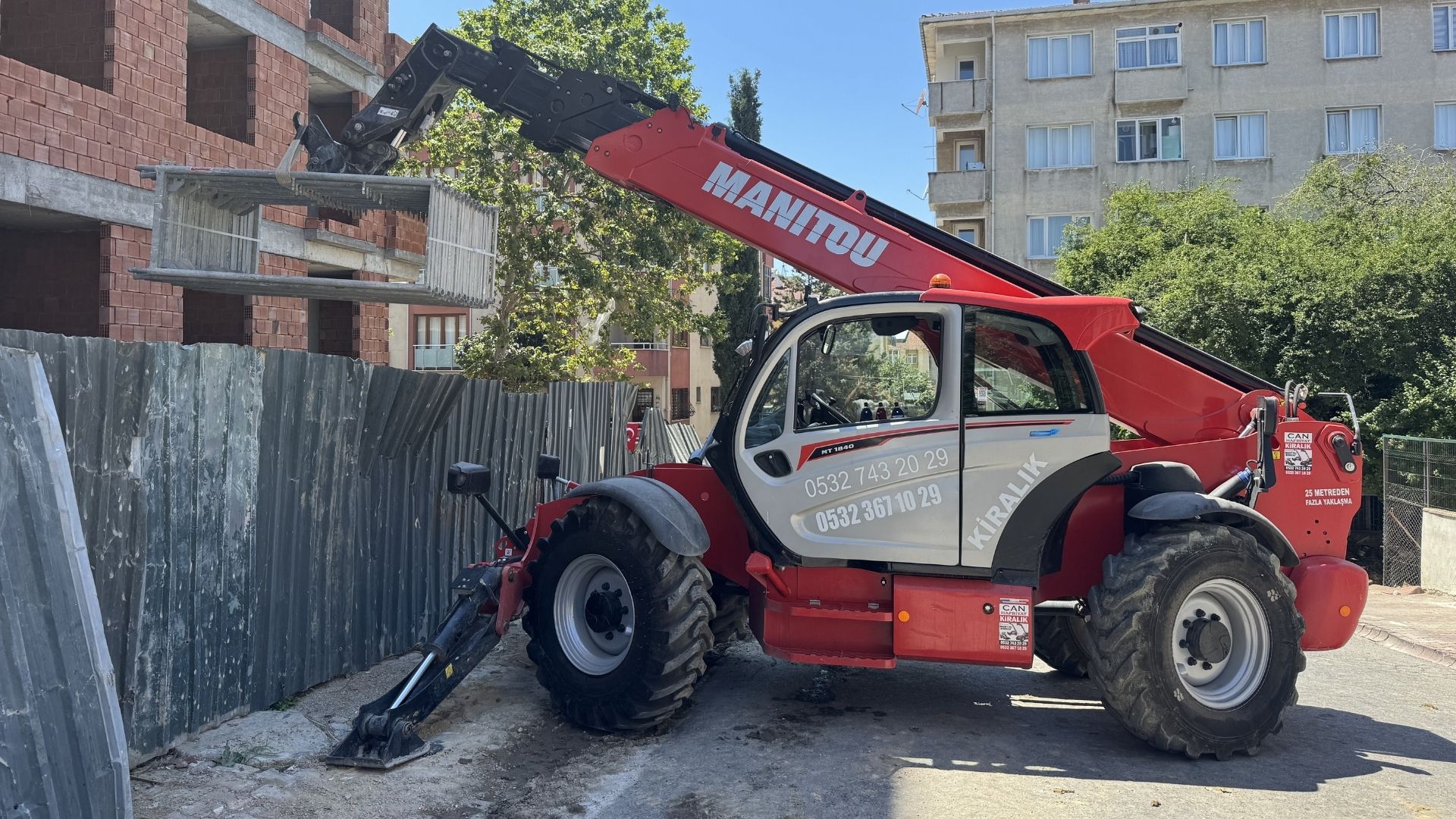 Manitou teleskopik yükleyici sahada